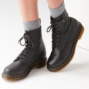 Dr. Marten Vintage 1460 Pascal soft leather boots in Black